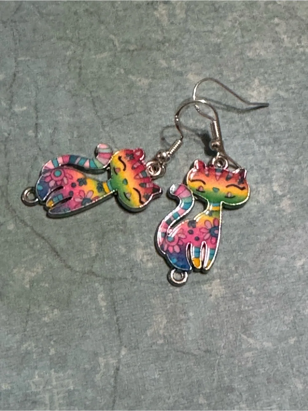 GROOVY CAT EARRINGS